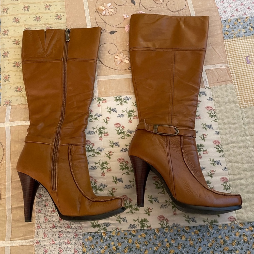 🧡 Two Lips Knee High Boots with 4 inch Heel